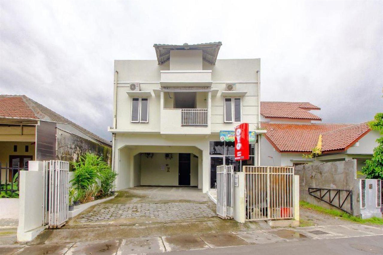 Oyo 3083 D Kost 3 Syariah Hotel Yogyakarta Kültér fotó